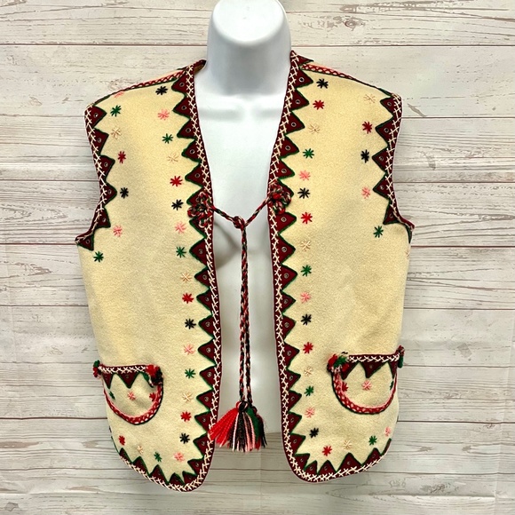 Source Unknown Cream and Red Embroidered Vest - Picture 7 of 8